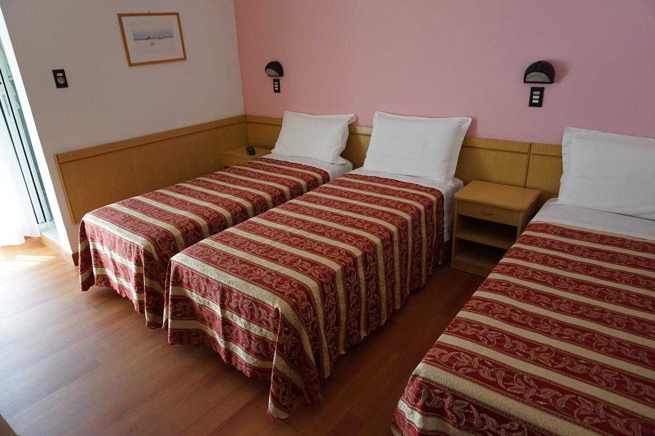 Hotel Angelus Римини Екстериор снимка