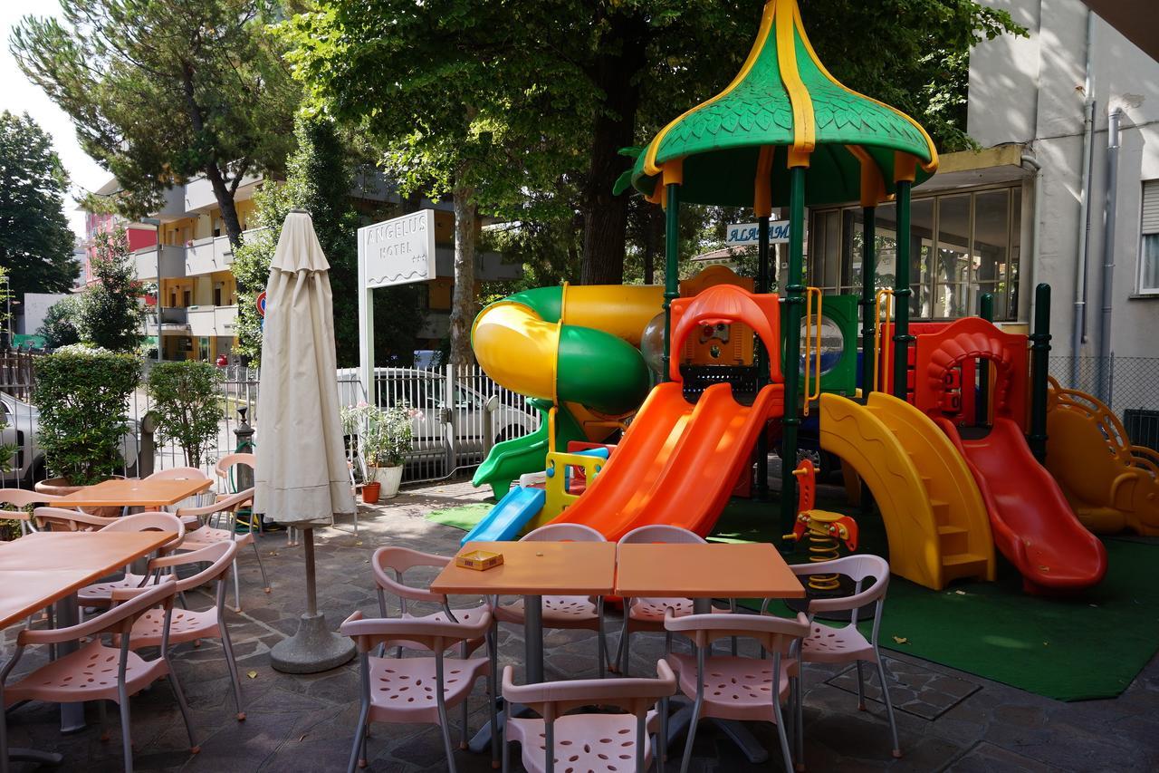 Hotel Angelus Римини Екстериор снимка