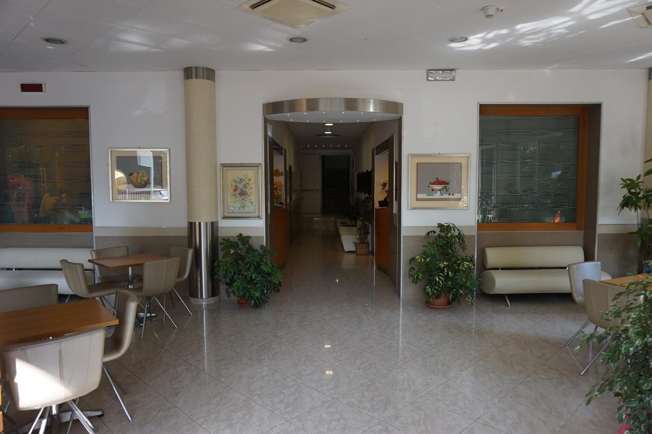 Hotel Angelus Римини Екстериор снимка