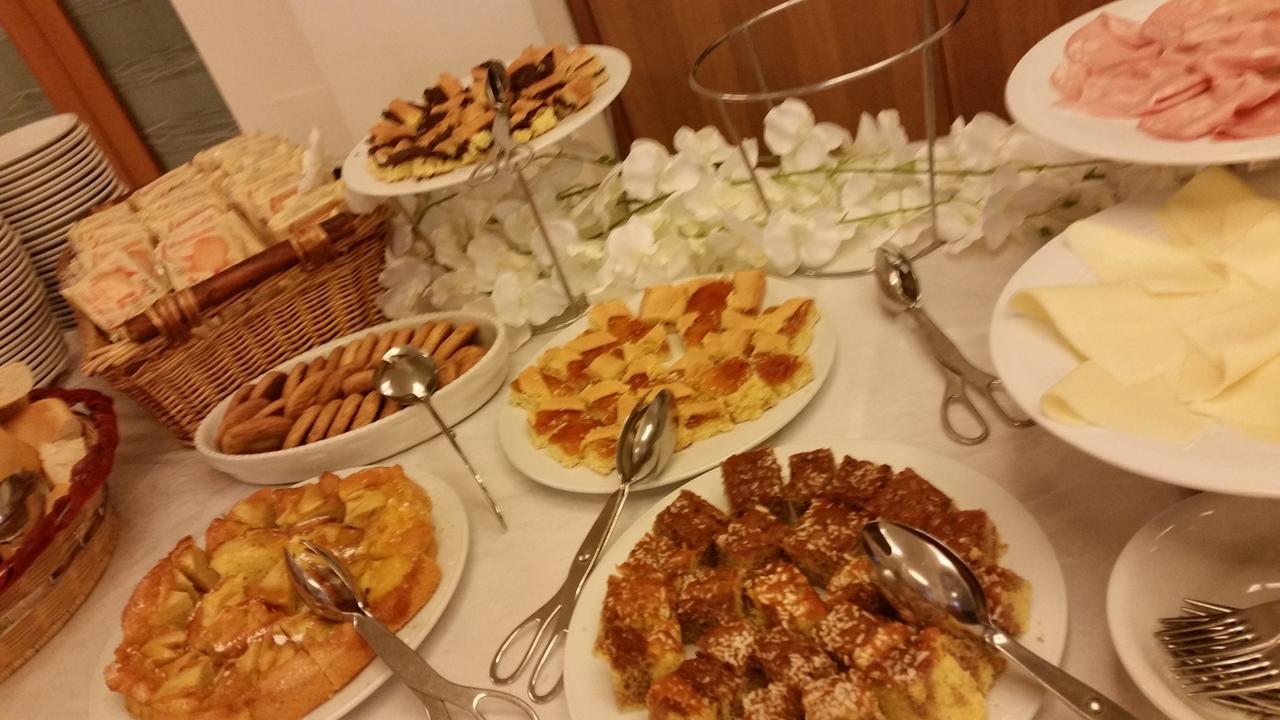Hotel Angelus Римини Екстериор снимка