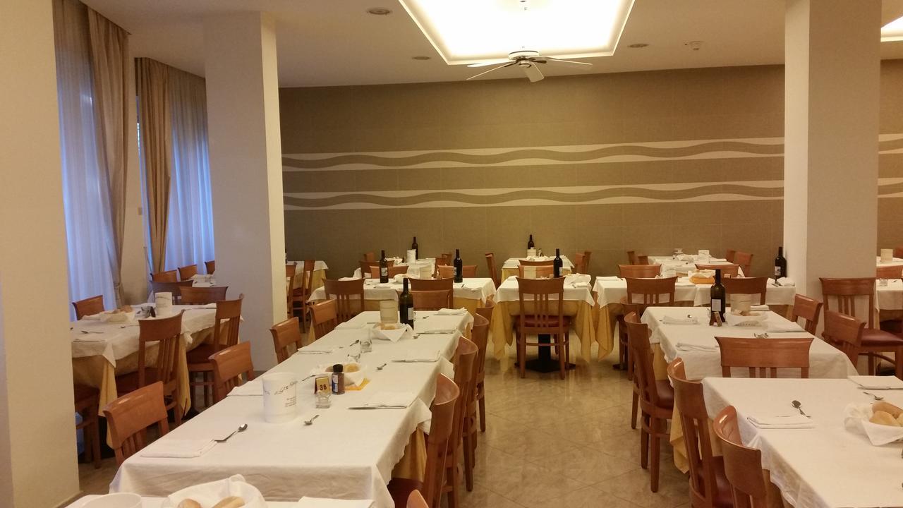 Hotel Angelus Римини Екстериор снимка